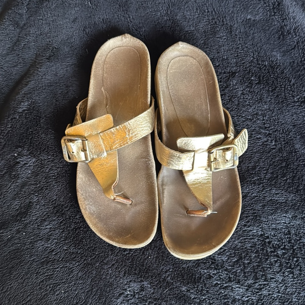 ✨KORS Michael Kors Gold Metallic Sandals